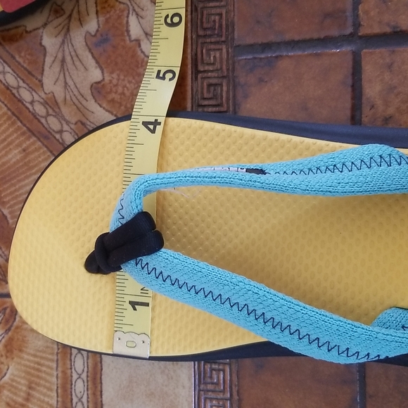 NWT HAVAIANAS flip flops - Picture 5 of 13